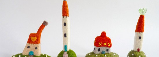Интересные игрушки из войлока пейзажи и домики с картинок детских книг